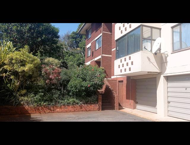 2 bed property for sale in ILLOVO BEACH